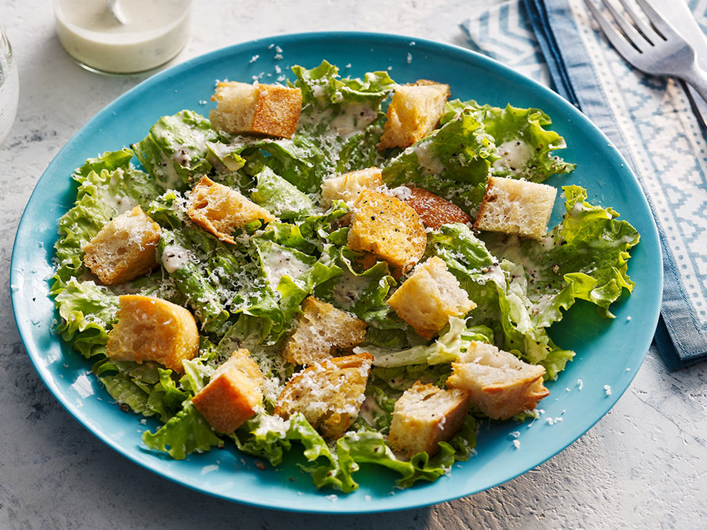 طرز تهیه سس سالاد سزار خانگی